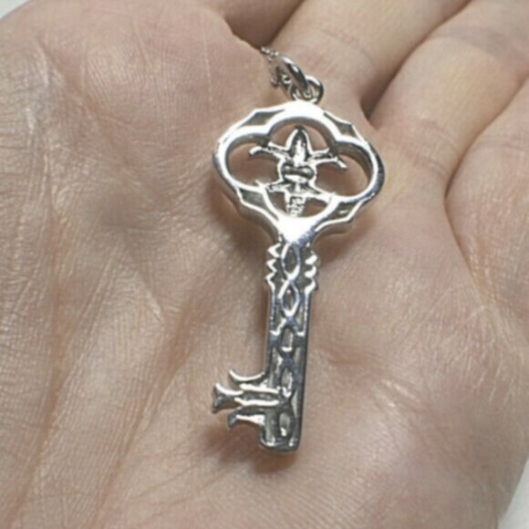 Fleur de Lis Key Pendant + 18" Necklace, Ornate, Beautiful! - Picture 5 of 6